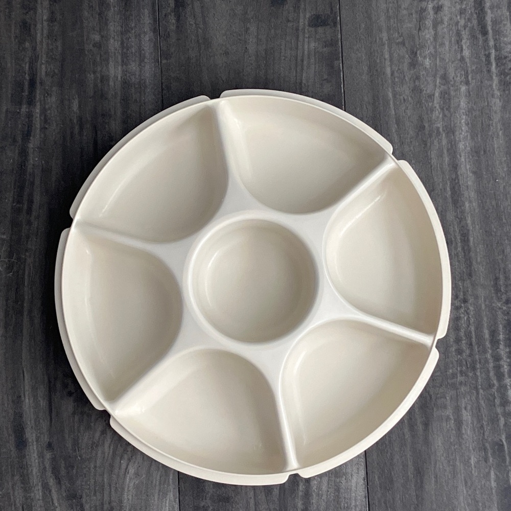 SHIPS FREE! Tupperware Divided Relish Tray - Picture 4 of 7